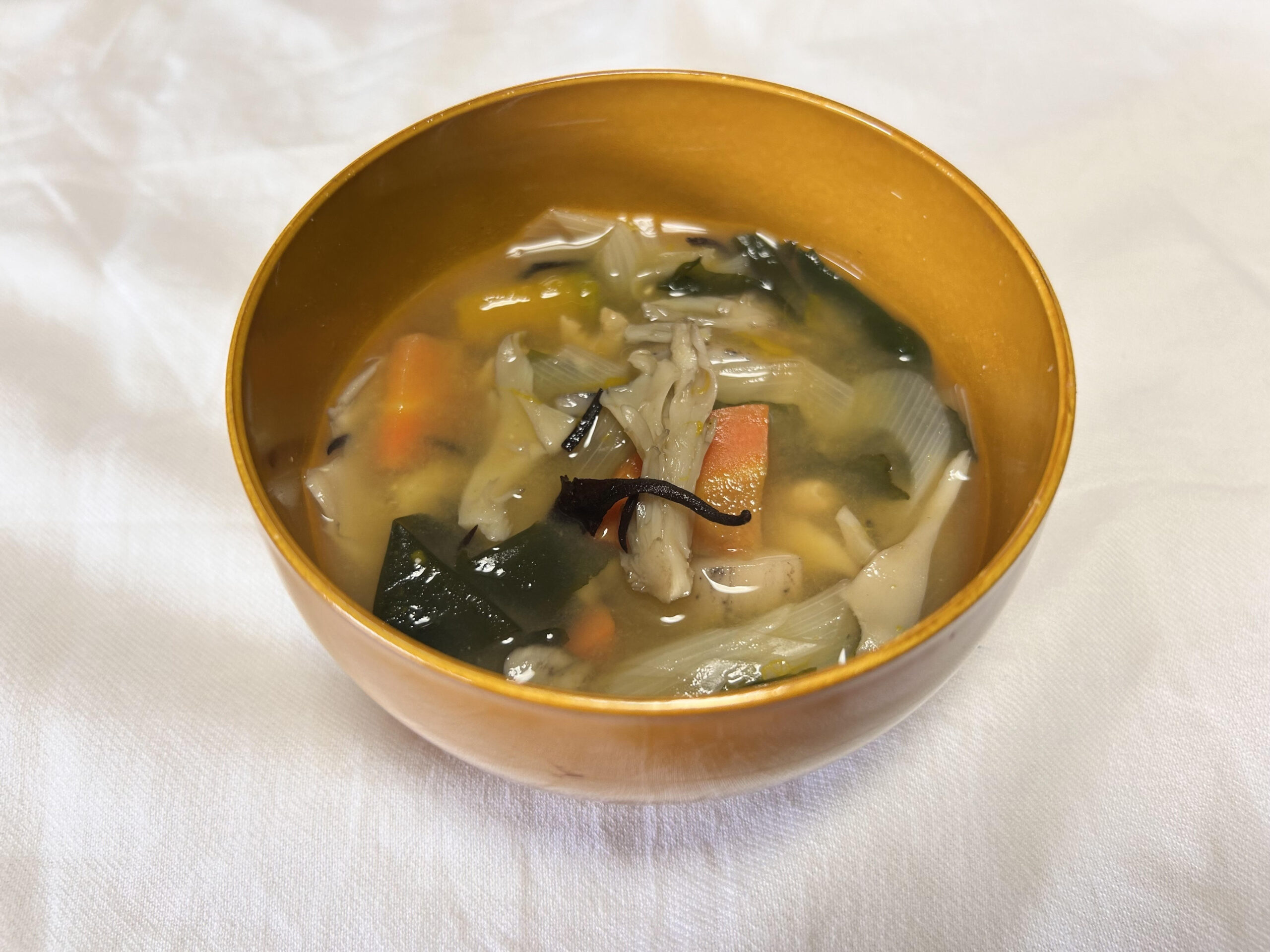 根菜の風味広がるだし仕立ての味噌汁【冨澤茜】