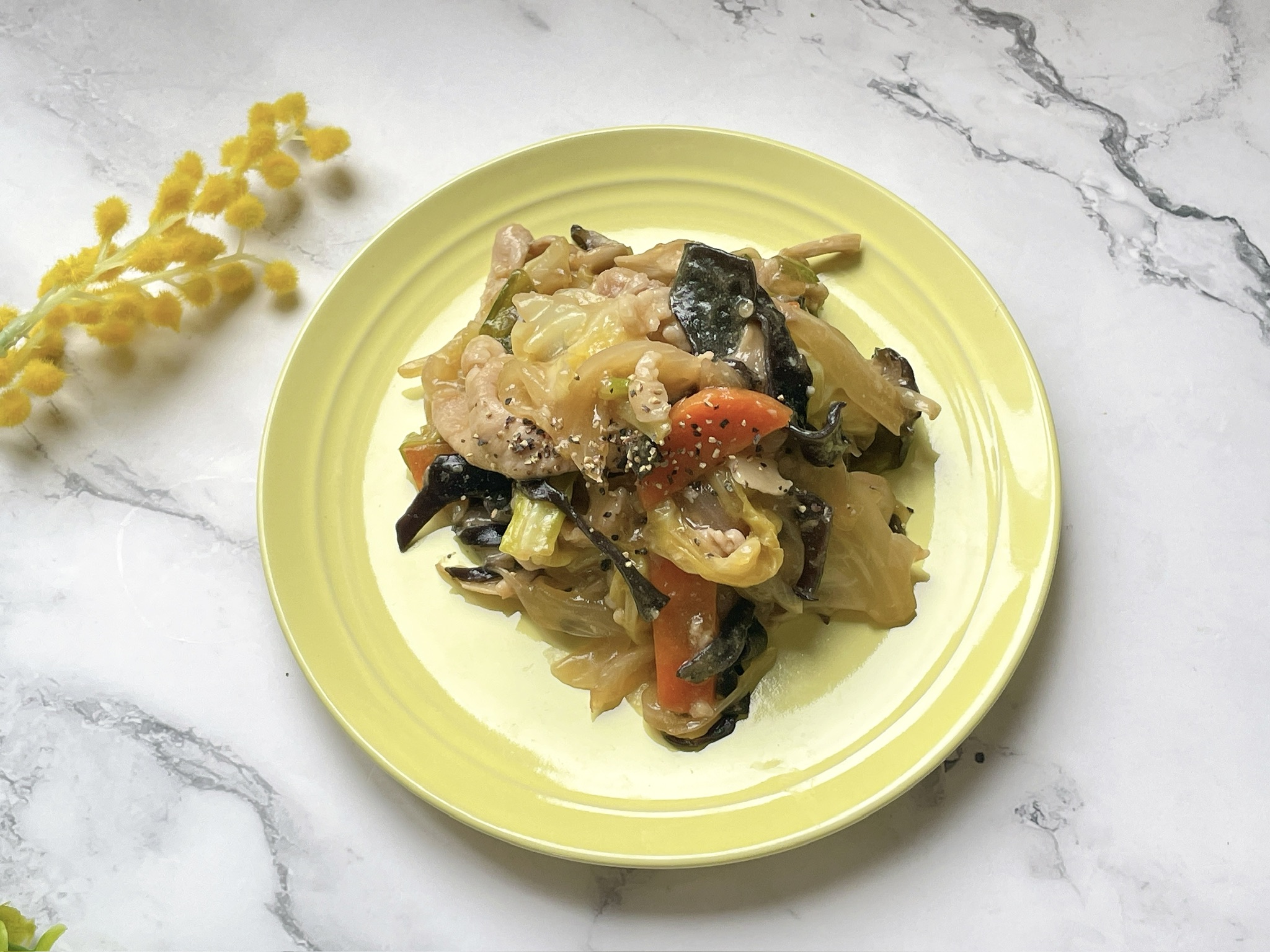 豚肉とたっぷり野菜の中華丼風【大倉実里】