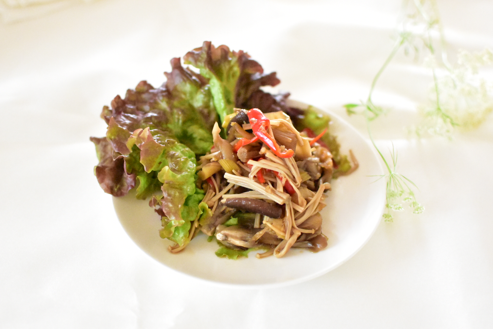 セロリときのこのデトックスサラダ【仁田脇まなみ】